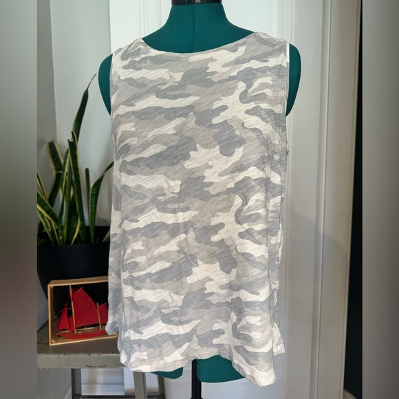 Old navy large camo tank top Everywear - Picture 1 of 9
